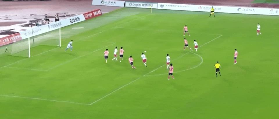⚽Hiệp 1 Jiangsu United: Kang Leqiang đánh đầu ghi bàn, đội Wuxi tạm dẫn trước đội Changzhou 1-0