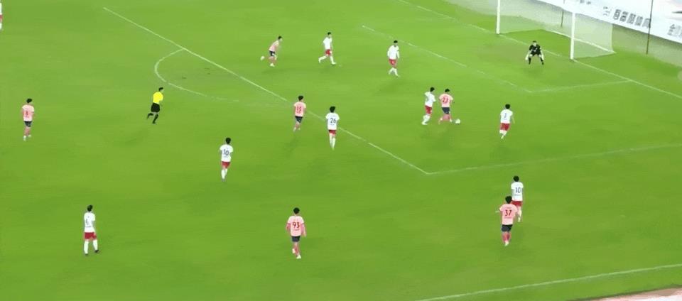 ⚽Hiệp 1 Jiangsu United: Kang Leqiang đánh đầu ghi bàn, đội Wuxi tạm dẫn trước đội Changzhou 1-0