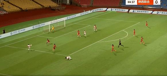 Hiệp 1 giải China League One: Cú sút xa của Asamoah tạo ra mối đe dọa, Guangxi Pingguo tạm thời hòa Shaanxi United 0-0