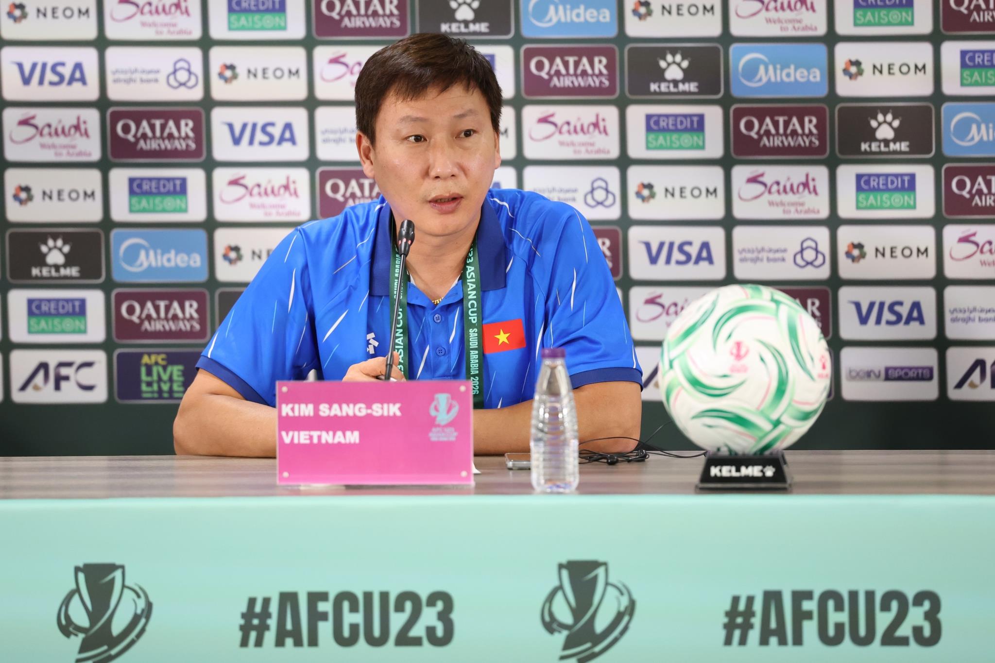HLV Kim Sang Sik chia se truoc tran tu ket gap U23 UAE